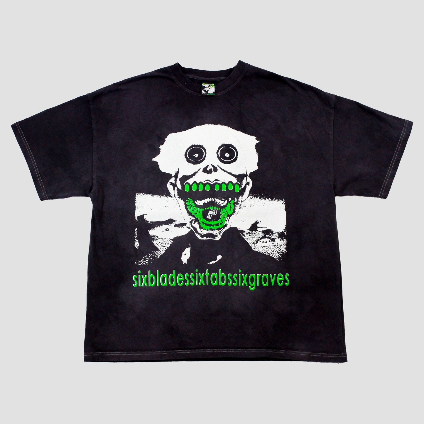 "SIXBLADESSIXTABSSIXGRAVES" Heavyweight Tee (L)