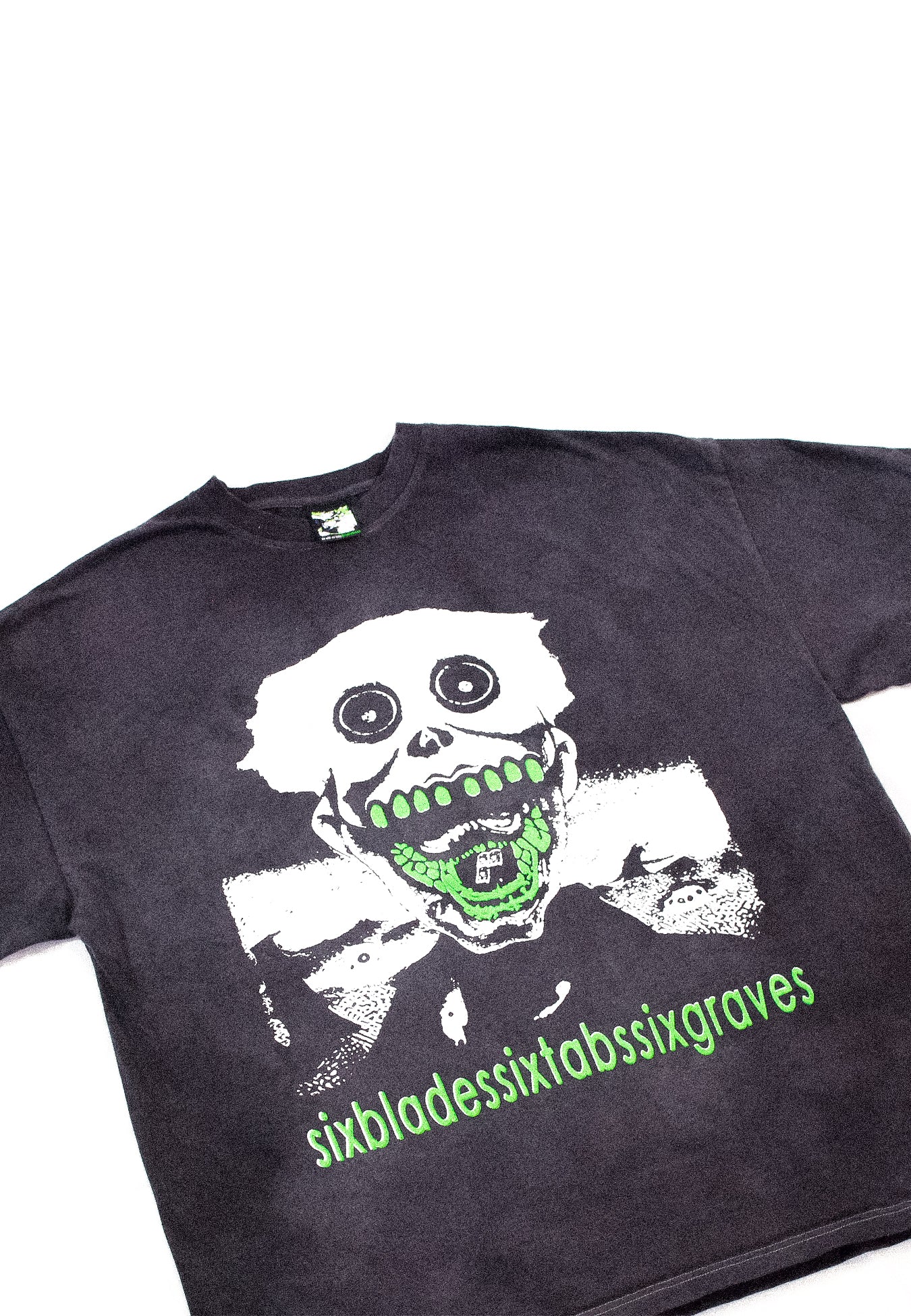 "SIXBLADESSIXTABSSIXGRAVES" Heavyweight Tee (L)