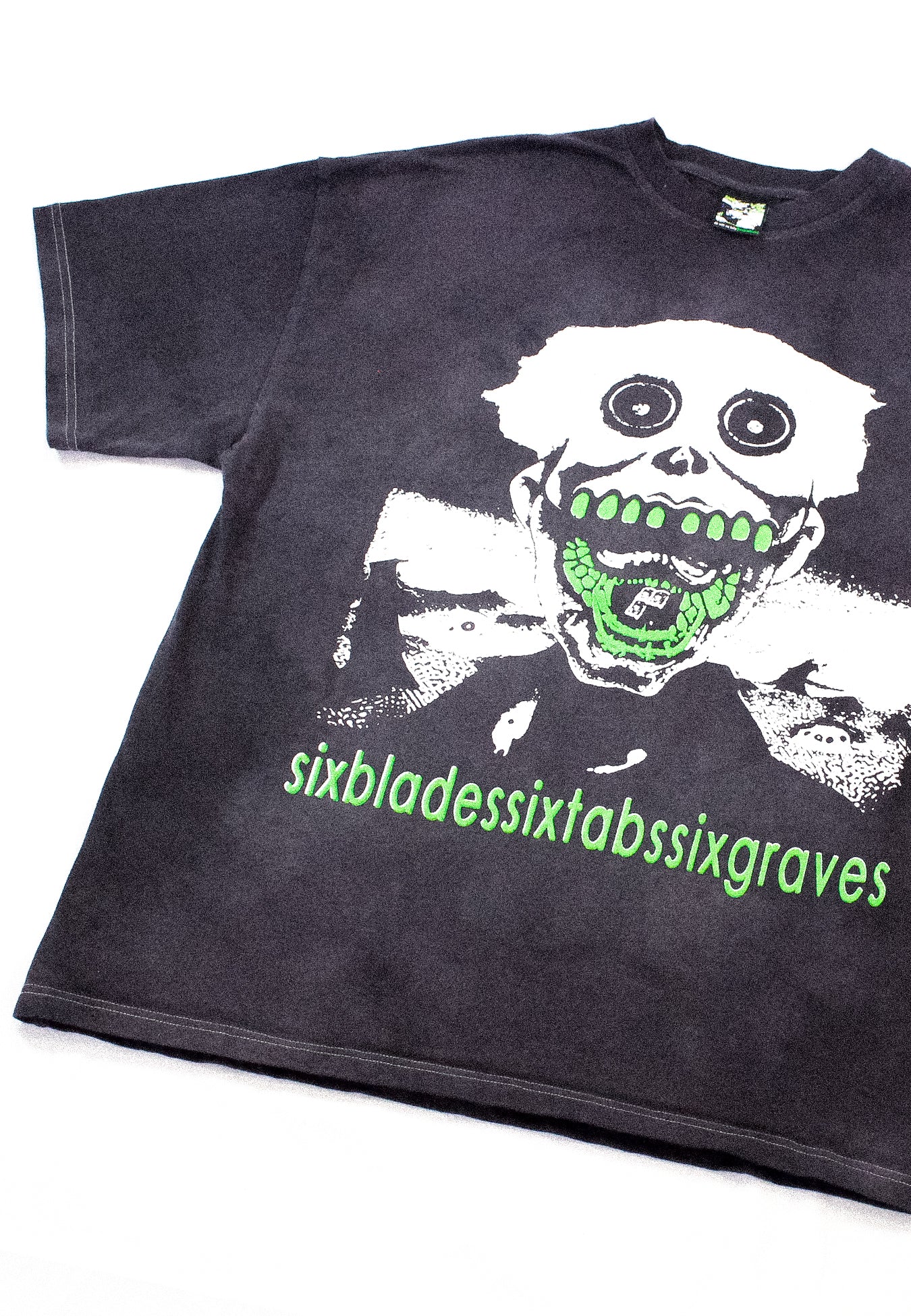 "SIXBLADESSIXTABSSIXGRAVES" Heavyweight Tee (L)